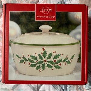 NIB Lenox Holiday 32oz Covered Casserole Dish